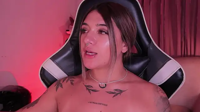 ashleyvalirya webcam