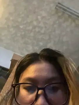 美女abella1116在线直播