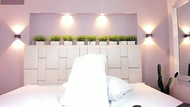 lunnablake - LunnaBlake's free webcam - UK Sex Cams