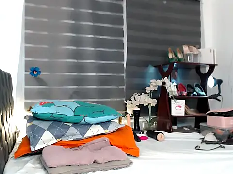 sylvannia_cumslut - Sylvannia_cumslut's free webcam - UK Sex Cams