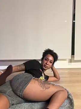 Webcam Model (Your_Paris)  is live.Free join now!