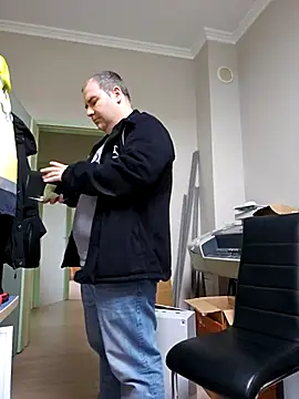 andrew1900529 (Ask my age) - 1 min toy control.