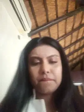 Webcam Model (Indian_GlowingMiax) is live