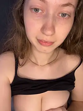 Webcam Model (Holy_Poly)  is live.Free join now!