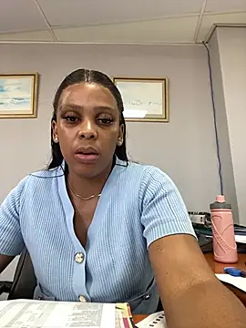 Webcam Model (031bubbles) is live