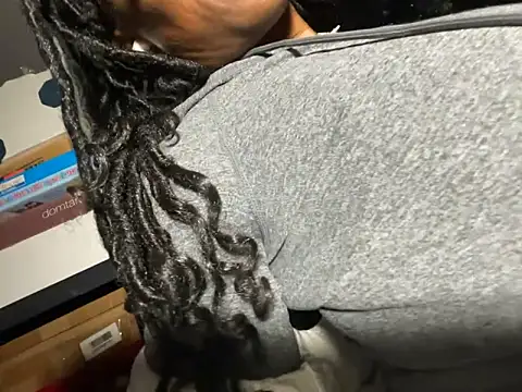 Webcam Model (wynterheat) is live