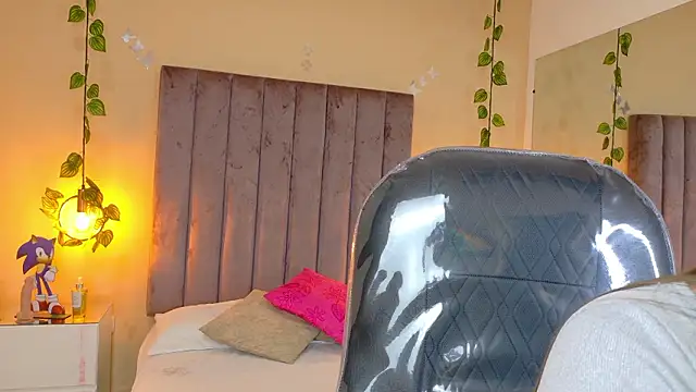 dahlia_rousse (F teen) - Oily Naked Body Dance and Tease 🧴