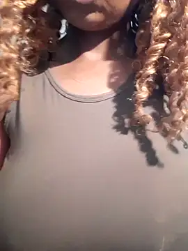 Webcam Model (realsquirter)  is live.Free join now!