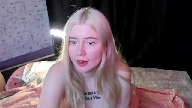 lillie_berry - Lillie_Berry's free webcam - UK Sex Cams