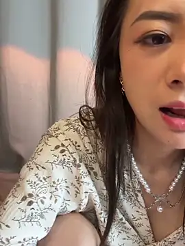 Hi~欢迎来到我的直播间❤️纯欲反差美术老师❤️大厅除指定菜单外不漏点❤️哥哥们可以看看菜单转盘 'C2C，pvt请先私信❤️希望哥哥们玩得开❤️录屏者死全家