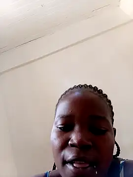 Webcam Model (DaisyHarperr) is live