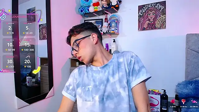 owenbluee - OwenBluee's free webcam - UK Sex Cams