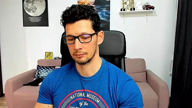 brutusk08 (Ask my age) - Cumshot in freechat !