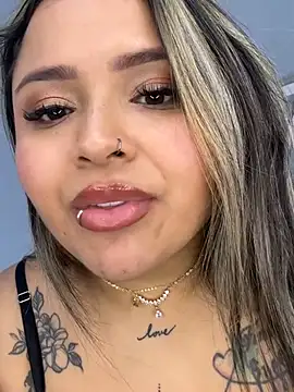 Webcam Model (ashley-swift-)  is live.Free join now!