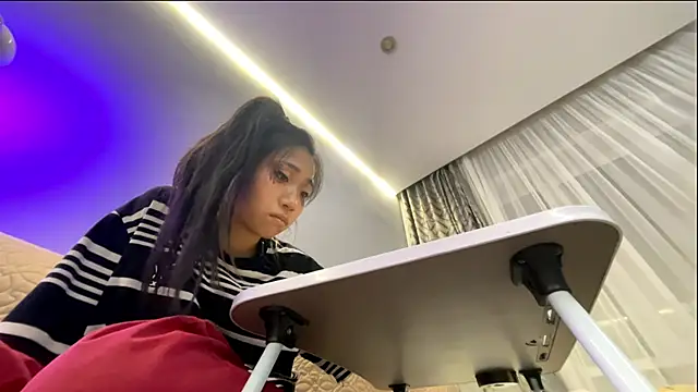 sweetmiaxo - SweetMiaXO's free webcam - UK Sex Cams