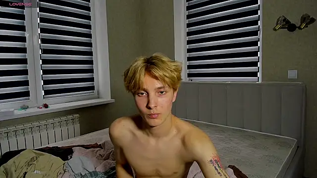 bunnyblush67 (M twink) - suck my fingers