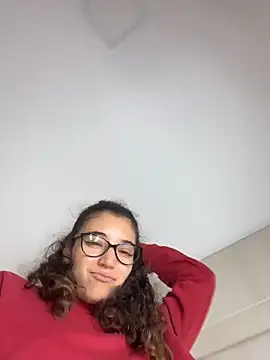 Webcam Model (uniquerossie)  is live.Free join now!