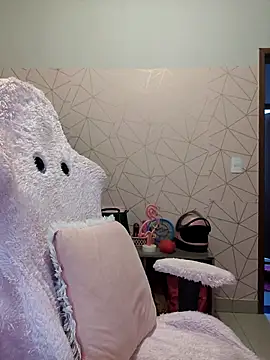 Irresistible24's room