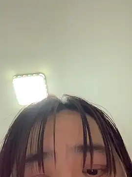 weiww1995 (F milf) - 露出奶子按电梯