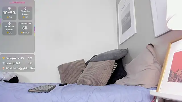 lilith_dh (F young) - rub dildo over stockings in pussy