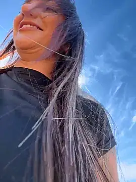 ninabigtitied (F young) - Remove bra + show tits  🍒🔥In public