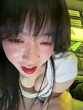 美女yourkeer在线直播