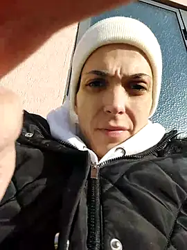 Webcam Model (Furiosaaaaaaa) is live