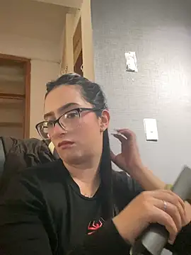 kloe_novoa (G young) - oil on titis