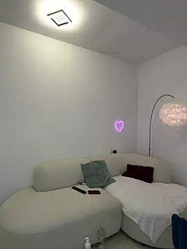 Webcam Model (Rileysim88)  is live.Free join now!