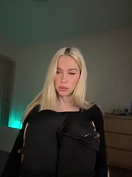 Webcam Model (xDinnax)  is live.Free join now!