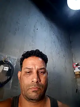 hecwil8 (Ask my age) - desnudo completo en el taller