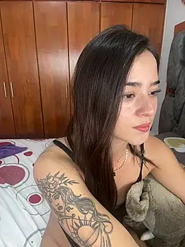 Webcam Model (Veronica_isaza__)  is live.Free join now!