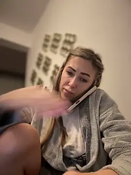 Webcam Model (RaquelleDevon)  is live.Free join now!