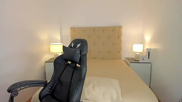 lovablexnaughty_lily (T teen) - wanna make love and have fun