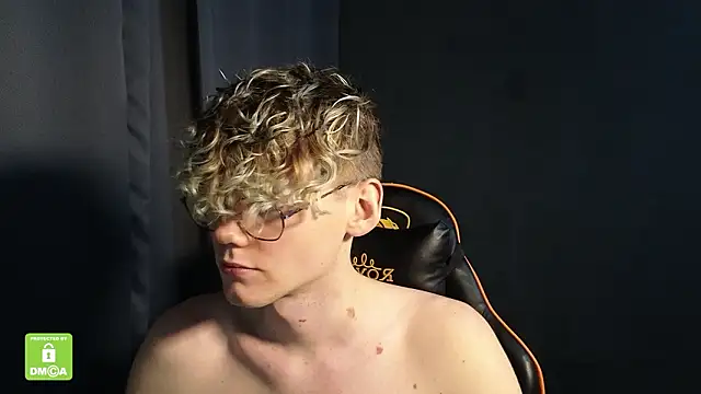 keytaro (M twink) - naked