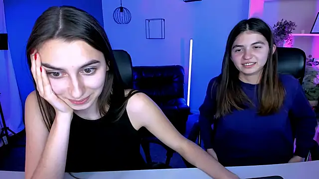 mila_firee (F teen) - spank ass