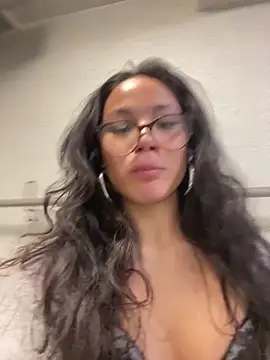 Webcam Model (LunaMeei)  is live.Free join now!