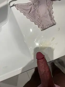 swissboy22 (Ask my age) - Cum in Panties
