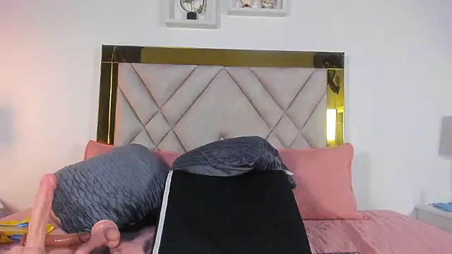 alana_hiltonn webcam