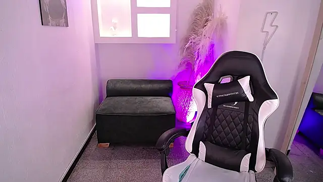 Webcam Model (melodyy_as)  is live.Free join now!