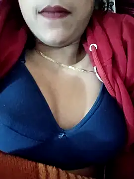 Webcam Model (Boldshine05)  is live.Free join now!