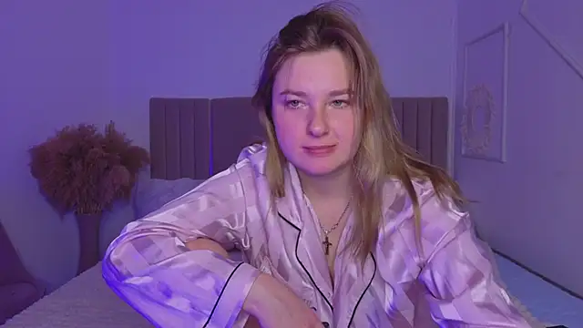 Webcam Model (VladaHotxx)  is live.Free join now!