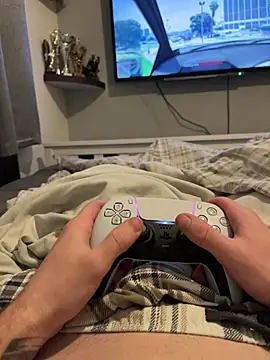 harrygeorge18 (M twink) - Bottoms off & wank 1 min