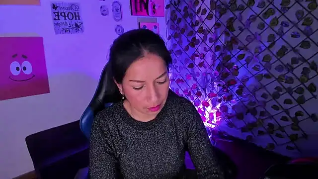 megan_collinss_ - Megan_Collinss_'s free webcam - UK Sex Cams