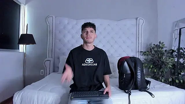 liammuller (M twink) - riding dildo