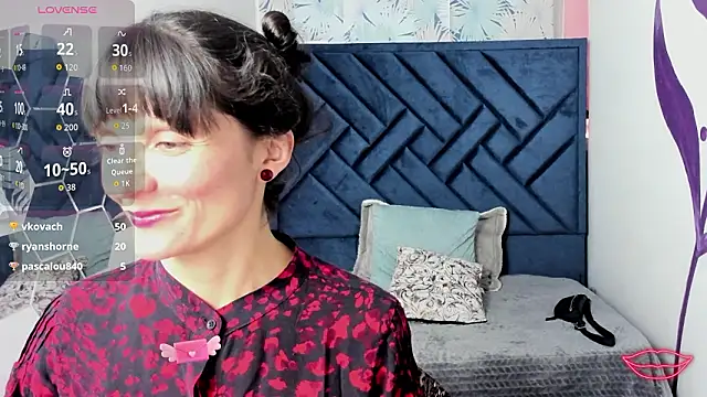 Webcam Model (Valery_More__) is live