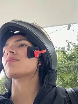 ema_rose_ (F young) - Spank Ass in public 🔥