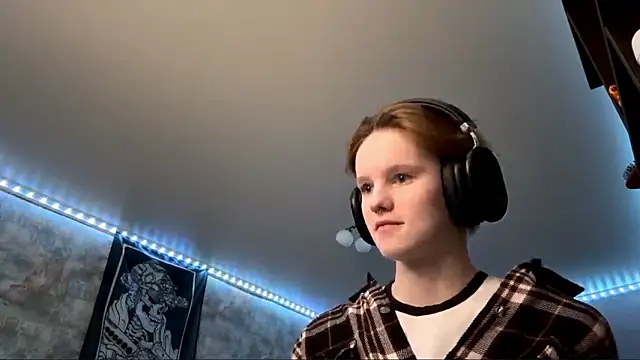 cutiegoga (F teen) - eye contact