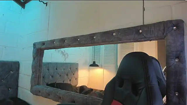 sarajhonson_dl webcam