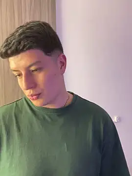 Goldenknight33 webcam